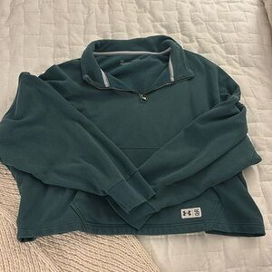 Women’s crop UA sweatshirt